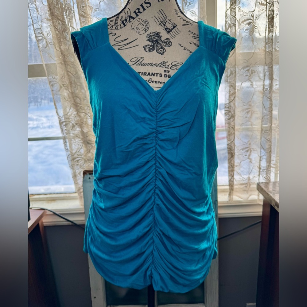 Middle rouched, thick strap, knit tank top.